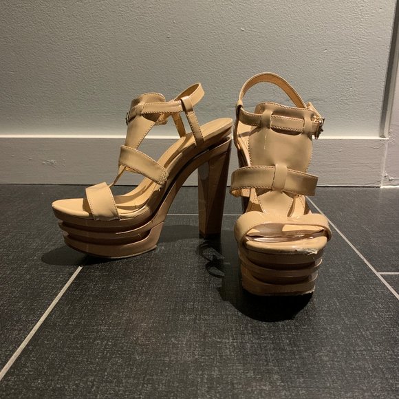 Gianni Bini Calypso Iridescent Nude Platforms - Picture 3 of 8